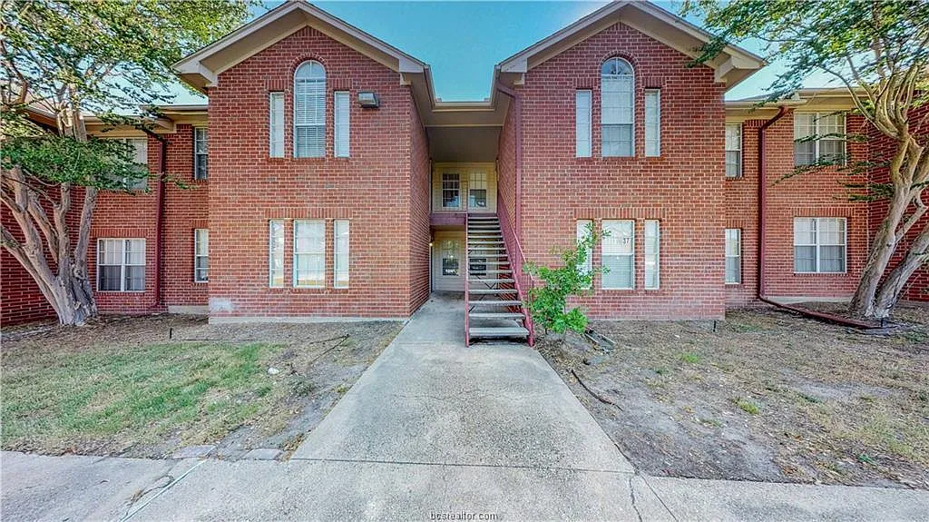3 bed, $1,200 — Photo 1
