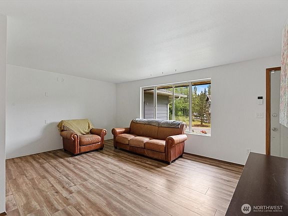 4th image of 515 172nd Street NE