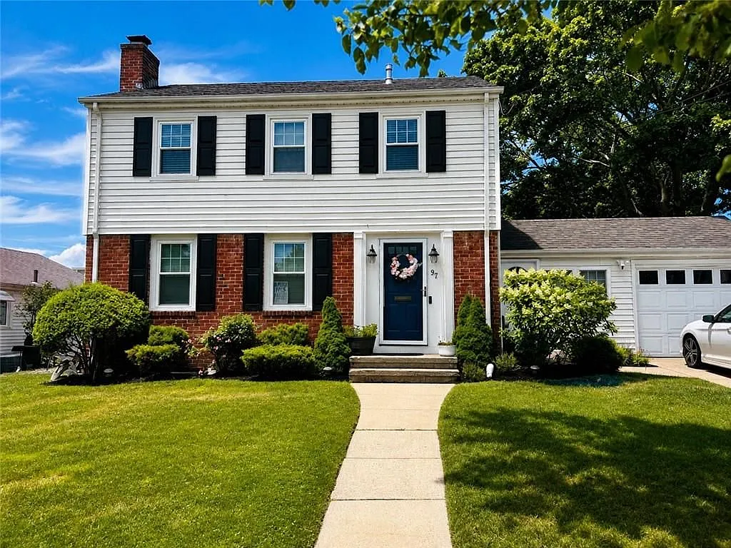 4 bed, 3.0 bath, 1738 sqft, $4,000 — Photo 2