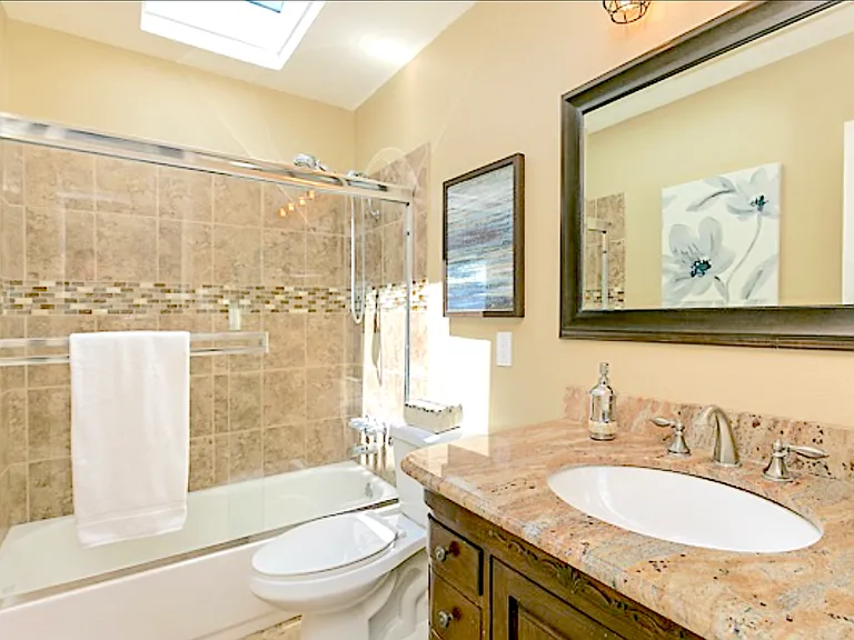 5881 Desert View Dr — Photo 12