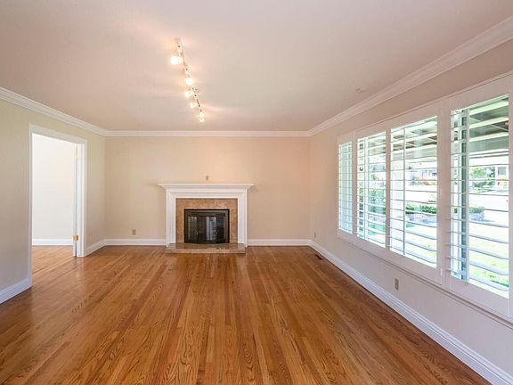 3rd image of 3089 Rivera Dr