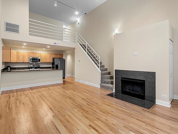 2nd image of 2843 N Lincoln Ave APT 110