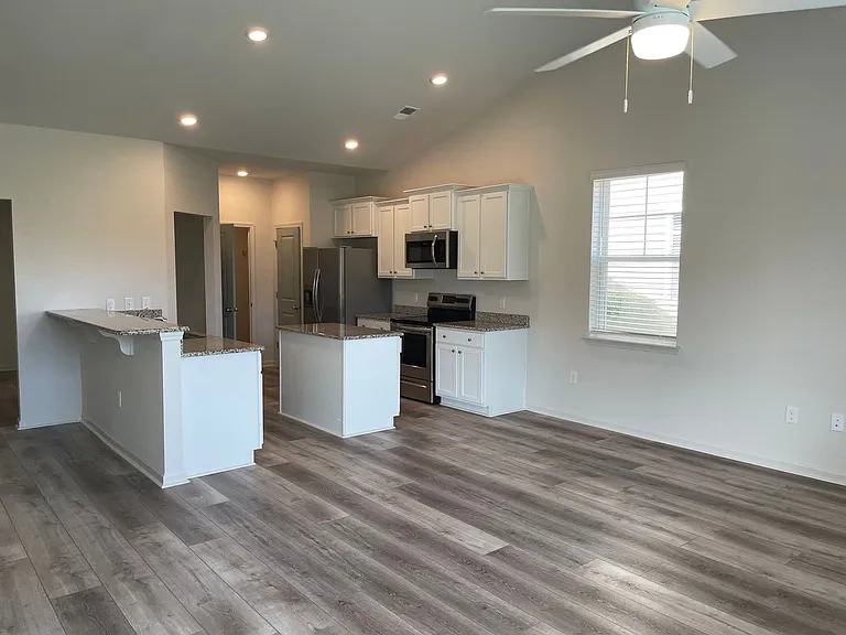 3023 Cedar Creek Ln — Photo 5