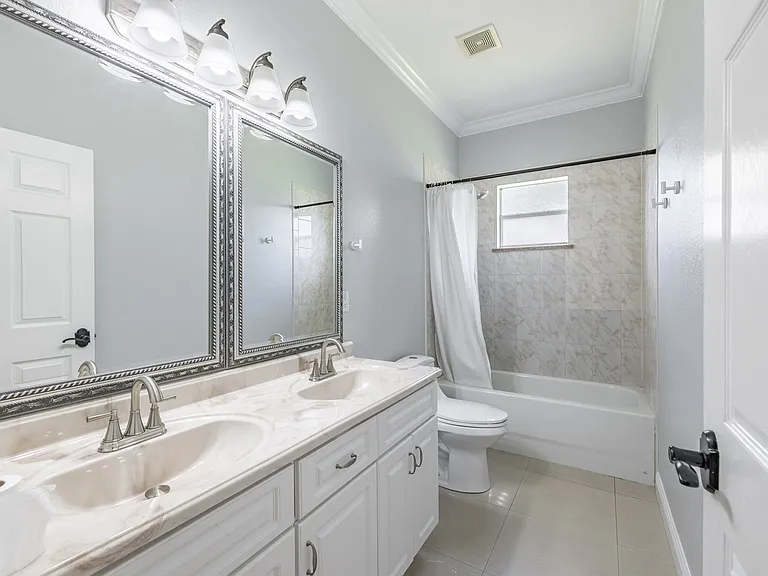 2323 W Cherry St — Photo 12