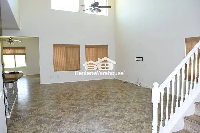 10827 W Cottontail Ln — Photo 3