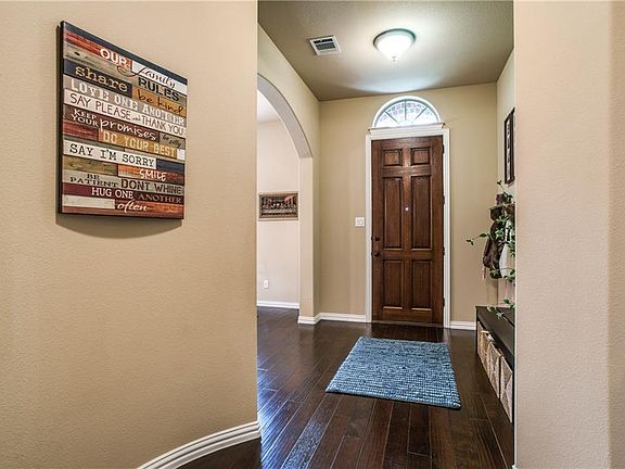 4th image of 2605 Frances Ln