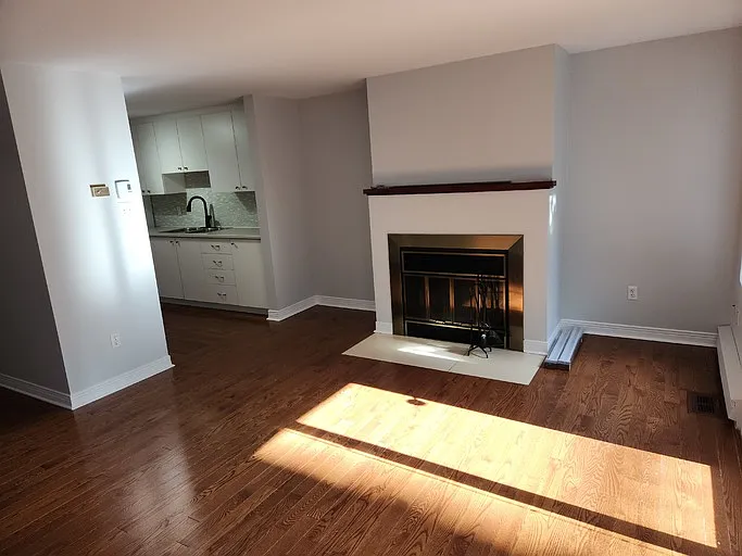 3 bed, 1.5 bath, 1400 sqft, $2,400 — Photo 2