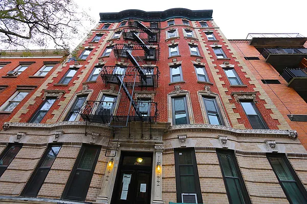 Rented by Compass | media 24