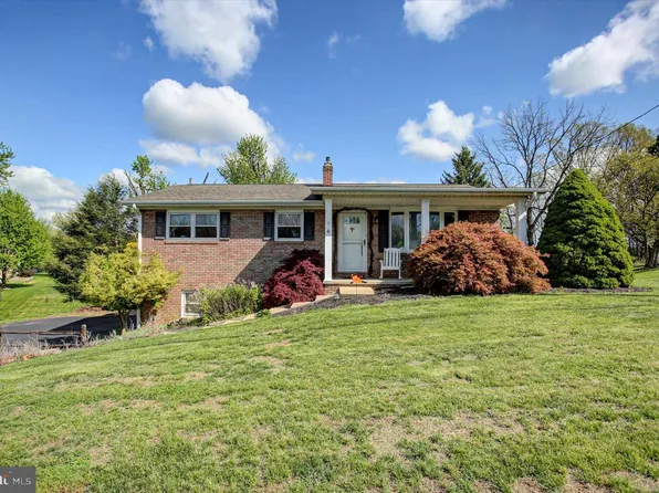 1561 Lake Shore Dr, Chambersburg, PA 17202