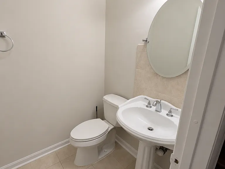 8121 Crabapple Ln — Photo 6