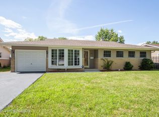 42 Evergreen St, Elk Grove Village, IL 60007