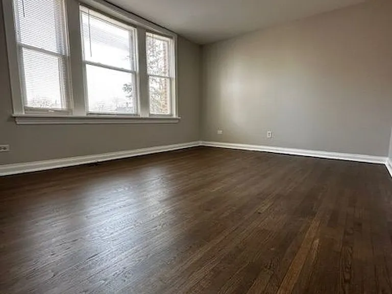 2650 N Springfield Ave — Photo 7