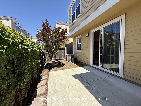 5th image of 703 Wood Sorrel Dr