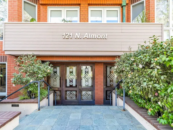 121 N Almont Dr APT 301, Beverly Hills, CA 90211