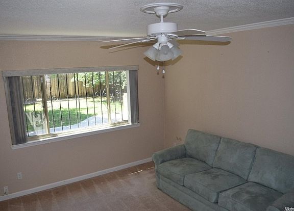 2nd image of 50 Ardsley Cir