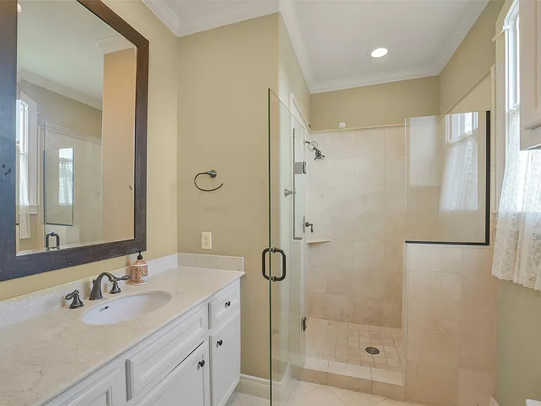 2307 Sheridan St — Photo 38