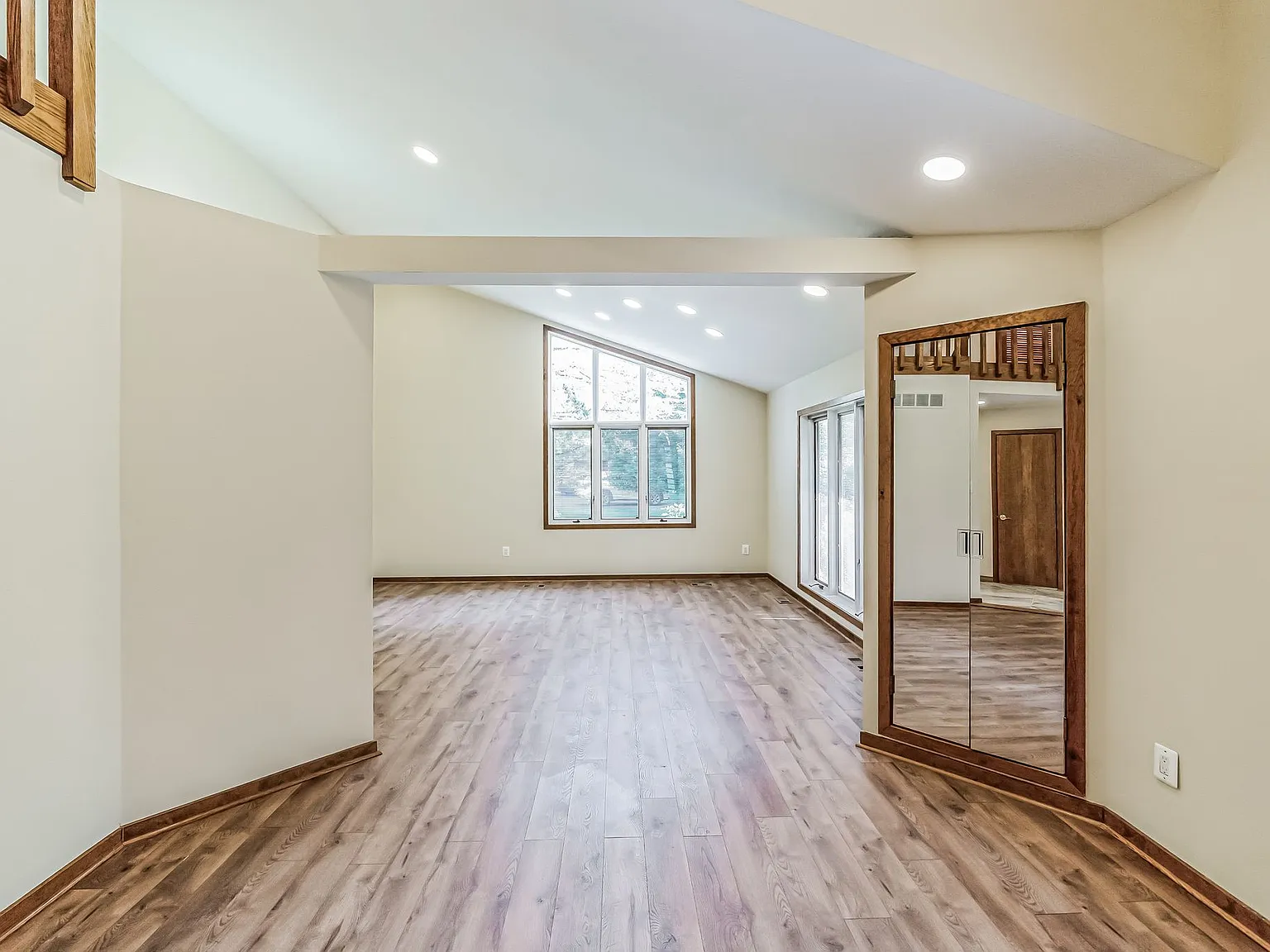 4 bed, 3.5 bath, 3479 sqft, $4,850 — Photo 4