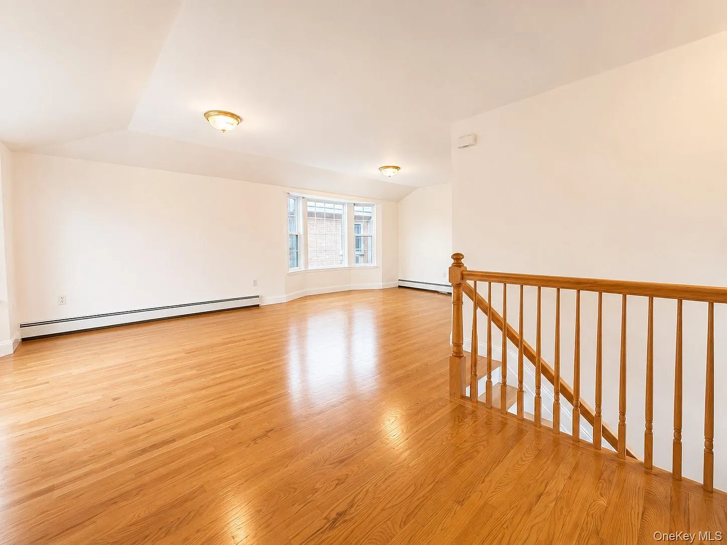 3 bed, 2.0 bath, 1000 sqft, $3,400 — Photo 3