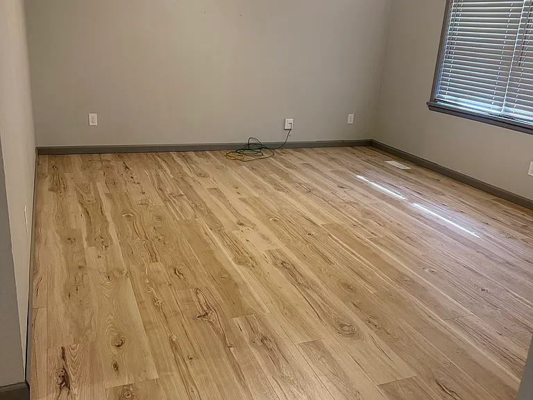 1560 N Oakland Ave — Photo 7