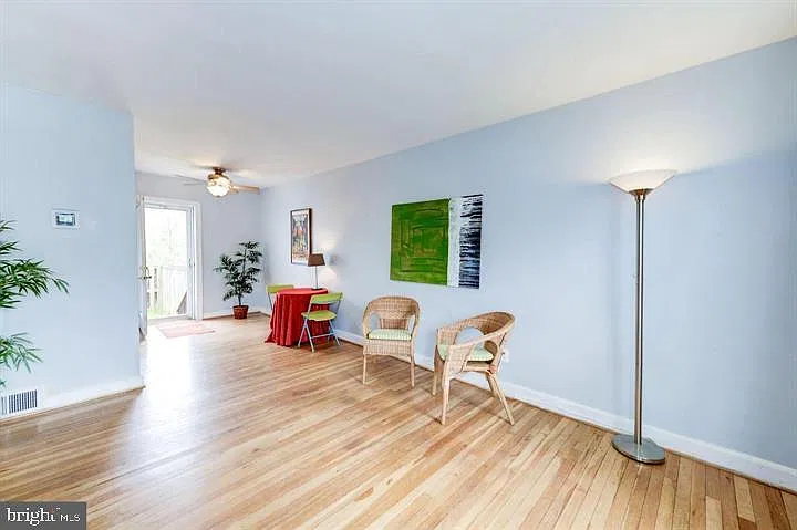 2 bed, 2.0 bath, 1100 sqft, $3,175 — Photo 2