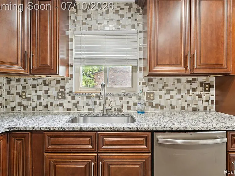 500 Trombley Dr — Photo 13
