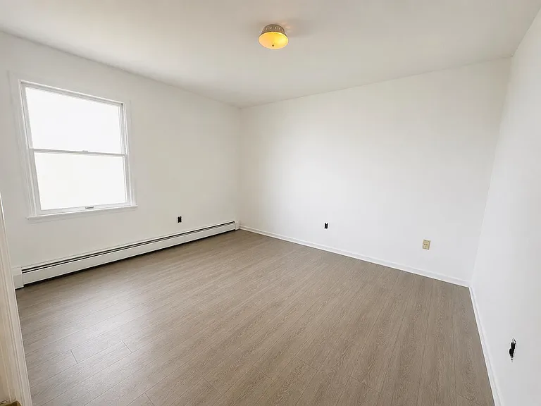 173 W 21st St #3 — Photo 8