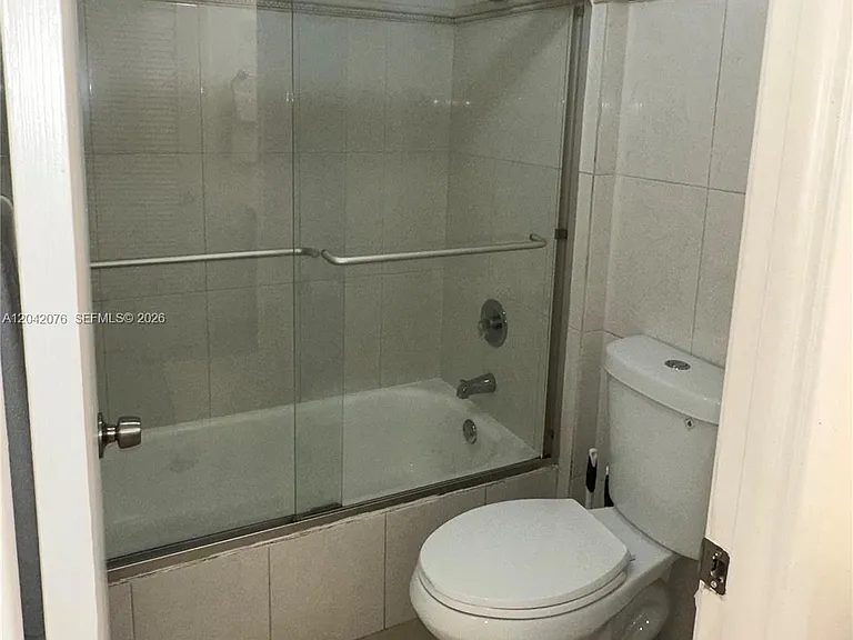 2301 Collins Ave #420 — Photo 6