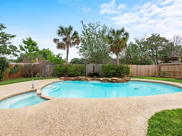 6807 Marisol Dr, Houston, TX 77083