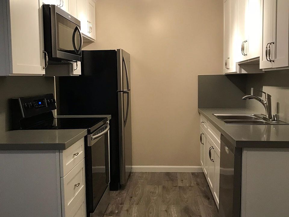 1st image of 40 Glen Eyrie Ave APT 6