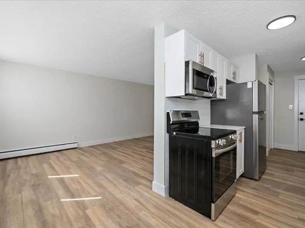 Parklane Manor Apartments 114 Street NW, 10630 114th St NW, Edmonton, AB T5H 3J9