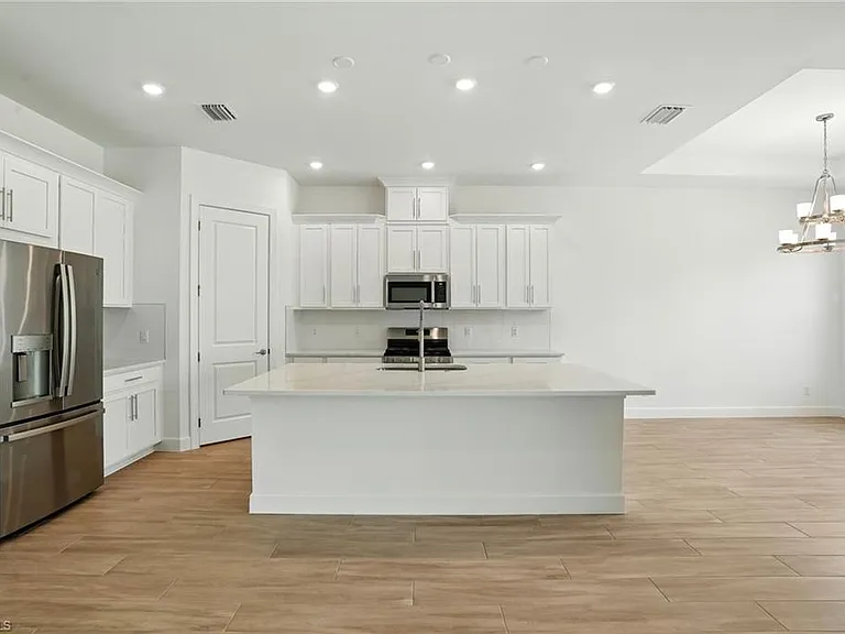 18301 Terracina Dr — Photo 12