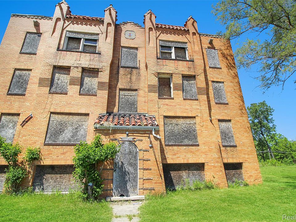 1st image of 18055 Schoenherr St