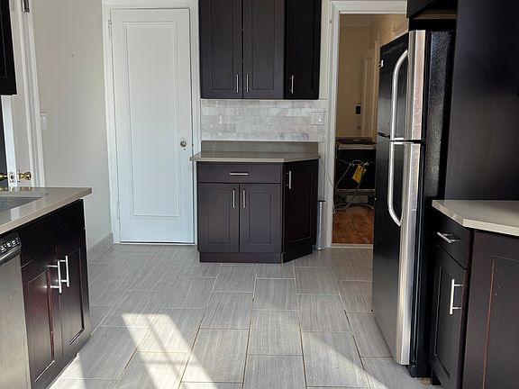 4th image of 175 W 76th St #12D