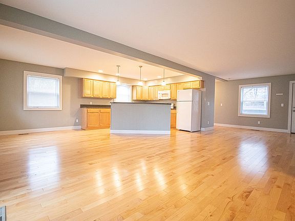 2nd image of 918 Carrier Creek Blvd NE #920