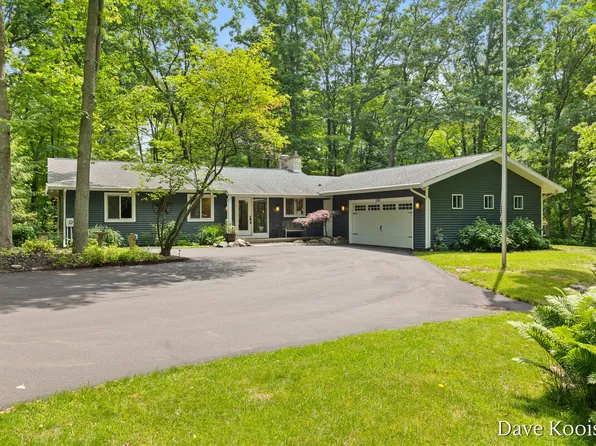 2480 Burton Woods Ct SE, Grand Rapids, MI 49546