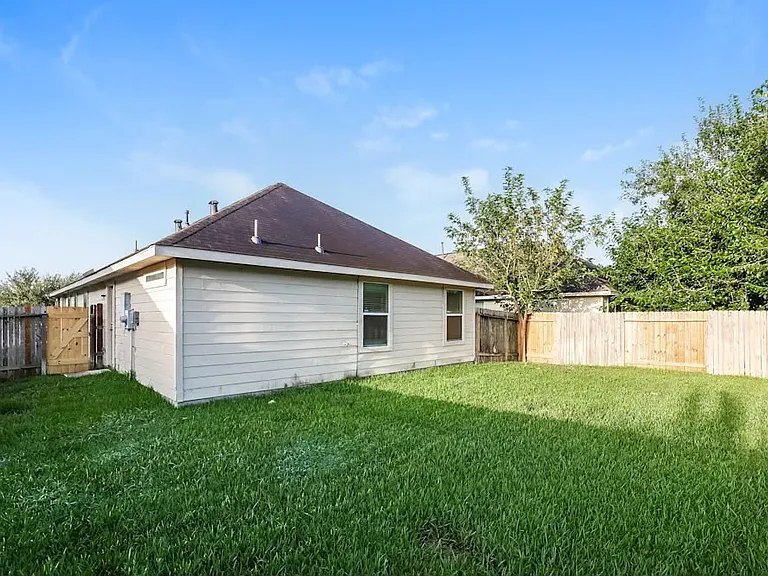 21423 Jamals Way — Photo 1