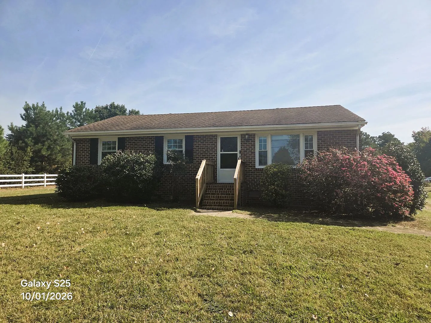 All brick rancher in Chesterfield on huge corner lot. — Photo 2