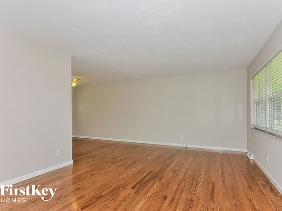 3rd image of 4235 Sunnyview Dr