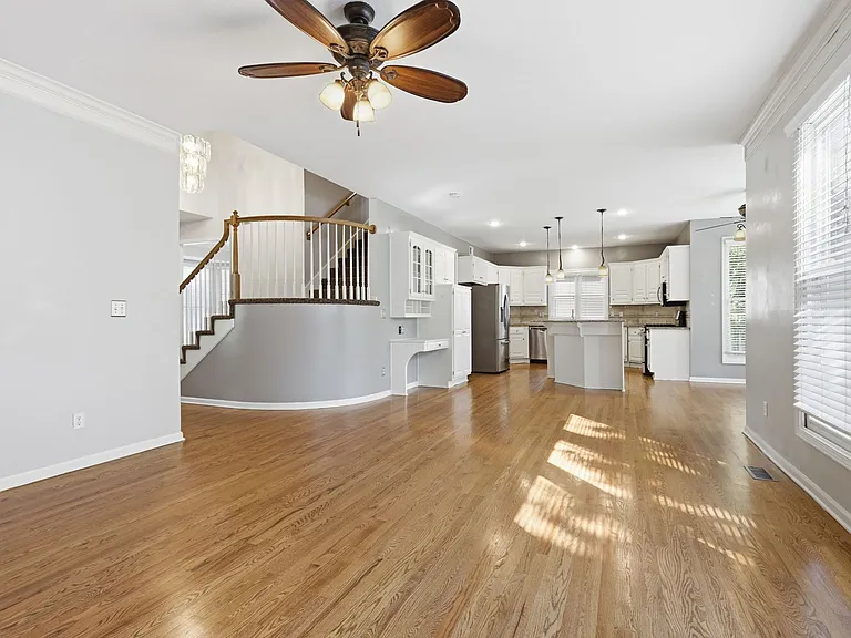 14117 Parkhill Ln — Photo 12