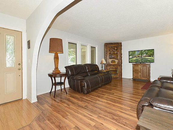 3rd image of 3 Woodland Dr