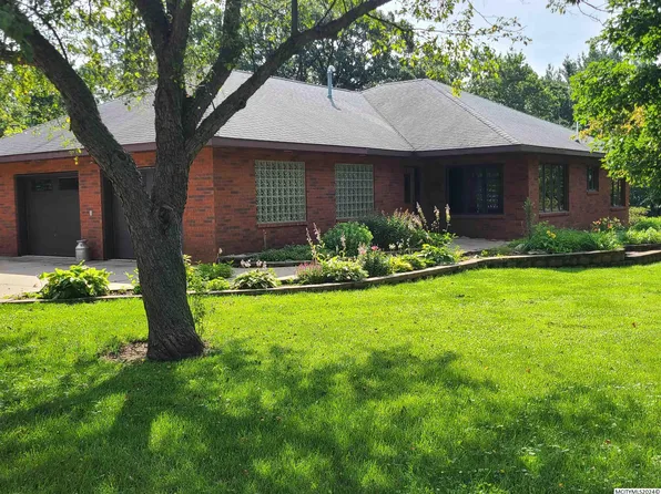 1898 Zinnia Ave, Rockford, IA 50468