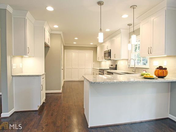 2nd image of 2855 Caraway Dr