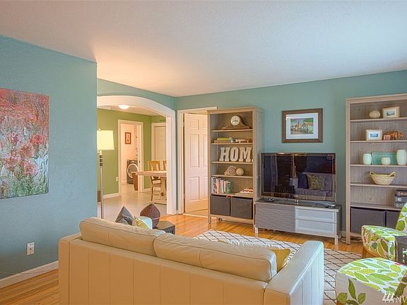 3rd image of 1917 Bigelow Ave NE