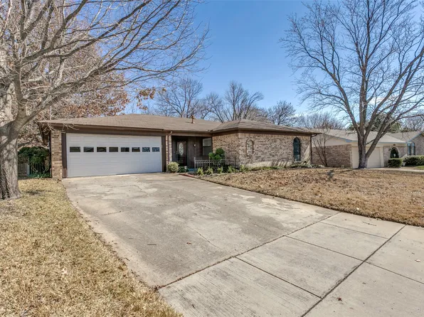5812 Stone Dr, North Richland Hills, TX 76180