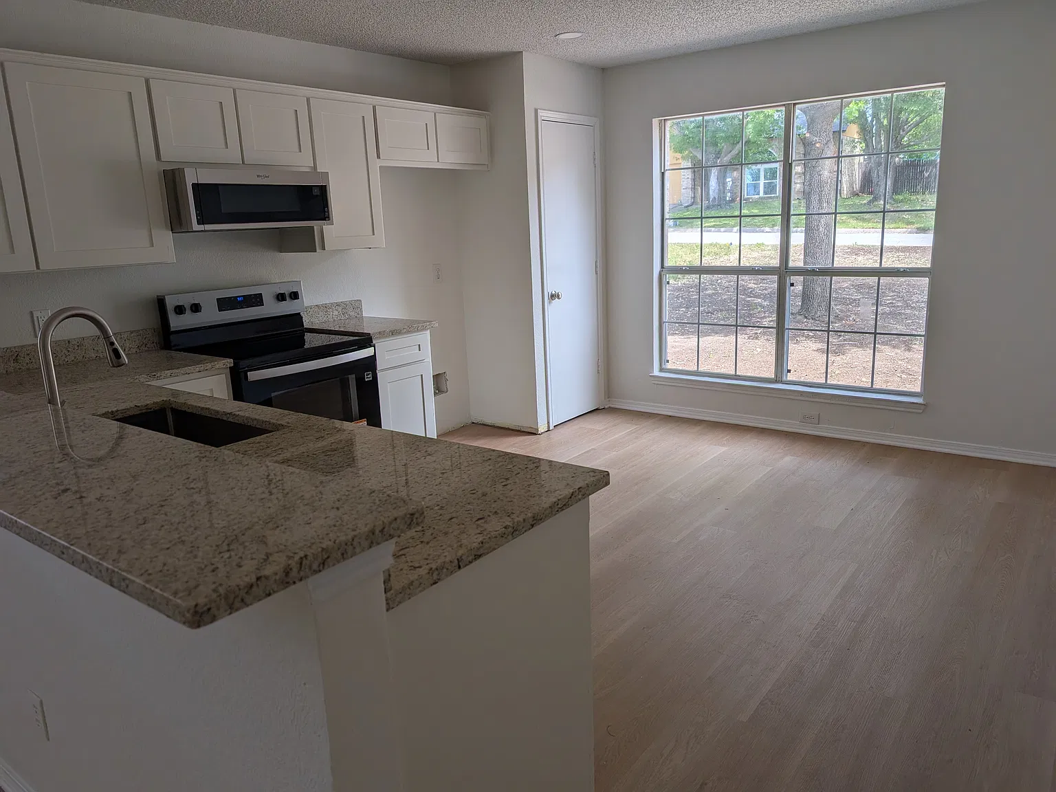 3 bed, 1492 sqft, $1,995 — Photo 3