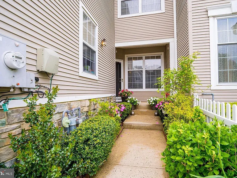 704 Dahlia Cir — Photo 6