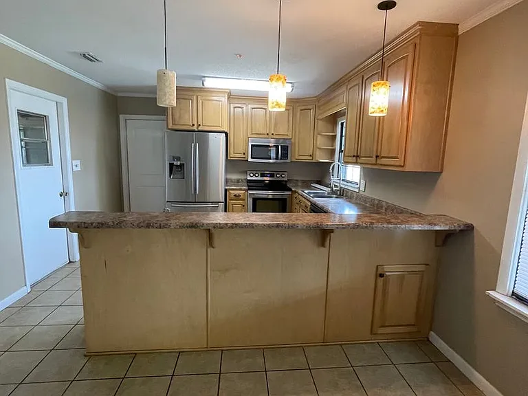 306 Meadowlark Ln — Photo 2