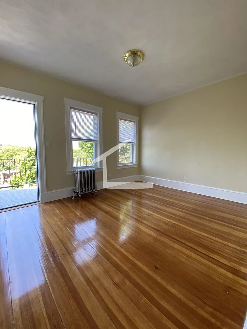 Unique Brookline Apartment. 9/1/26 — Photo 2