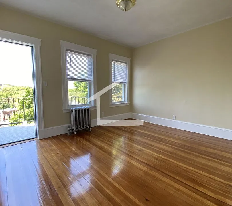 303 Tappan St #4U