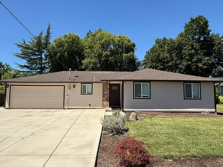 721 Iva Ln NE — Photo 2